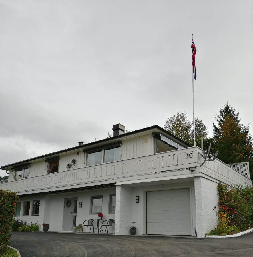 Gjesterom Til Leie I Et Privat Hus Brumunddal Bagian luar foto